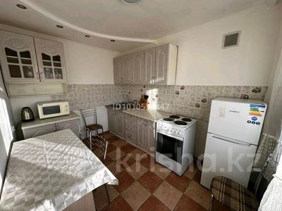3-бөлмелі пәтер · 60 м² · 2/5 қабат, мкр Михайловка , Мкр Михайловка Крылова 52 — Маг. Школьник, бағасы: 250 000 ₸ в Караганде, Казыбек би р-н
