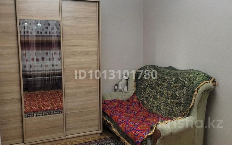 1-комнатная квартира · 40 м² · 7/9 этаж, 5мкр 7 за 8 000 ₸ в Аксае — фото 2