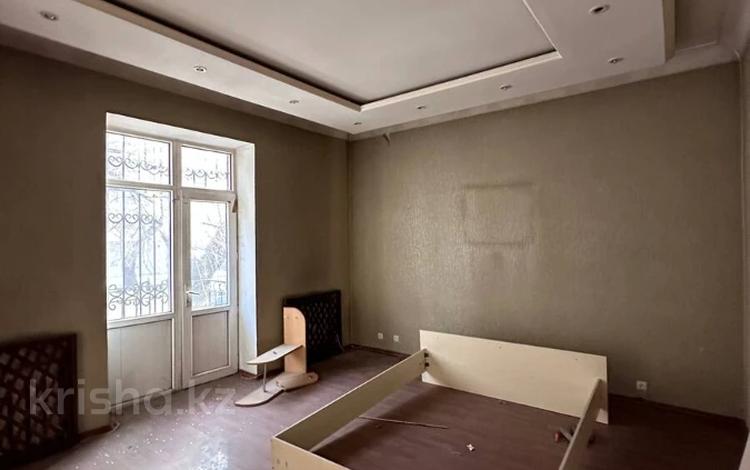 5-бөлмелі пәтер · 154.7 м² · 2/3 қабат, Богенбай батыра, бағасы: 133 млн ₸ в Алматы, Алмалинский р-н — фото 2