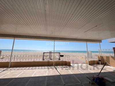 Отдельный дом · 6 комнат · 300 м² · 4 сот., Теплый пляж за 120 млн 〒 в Актау, мкр Приморский