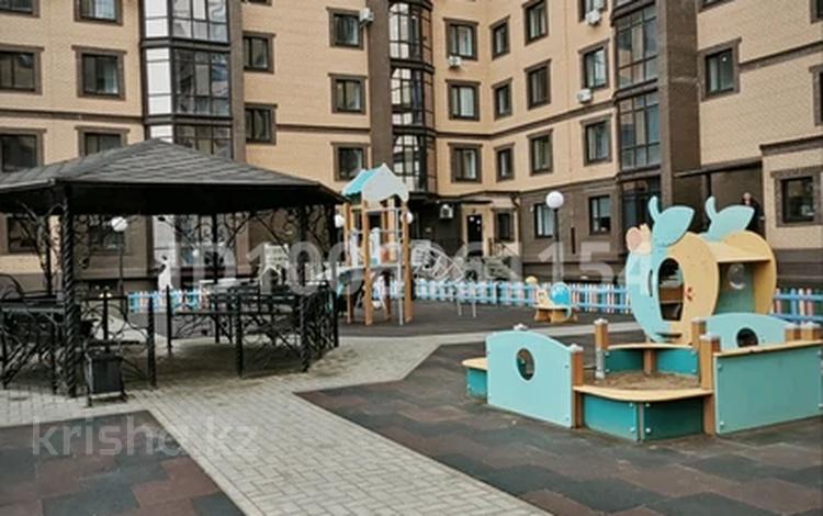 2-бөлмелі пәтер · 76 м² · 2/9 қабат, Вокзальная 4 дом, бағасы: 45 млн 〒 в Уральске — фото 2