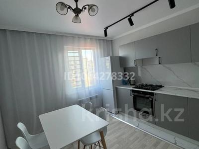 1-комнатная квартира · 40 м² · 8/9 этаж, мкр Мамыр-4 306 за 300 000 ₸ в Алматы, Ауэзовский р-н