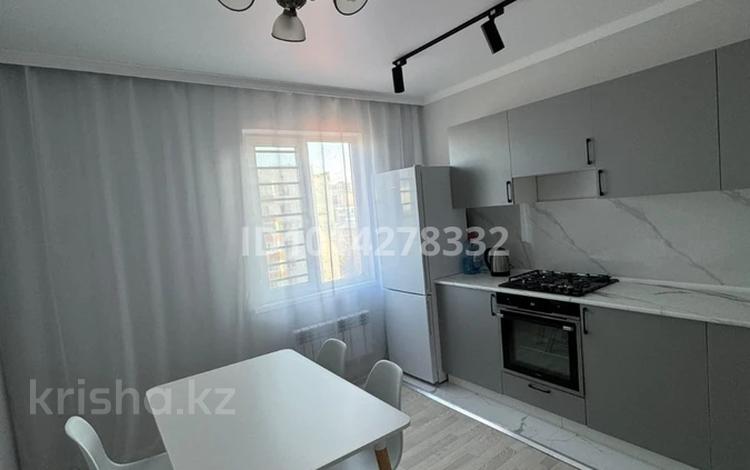 1-комнатная квартира · 40 м² · 8/9 этаж, мкр Мамыр-4 306 за 300 000 ₸ в Алматы, Ауэзовский р-н — фото 2