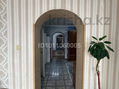 Отдельный дом · 4 комнаты · 200 м² · 10 сот., Молодогвардейская 81 — Знаменская 18 за 17 млн ₸ в Семее