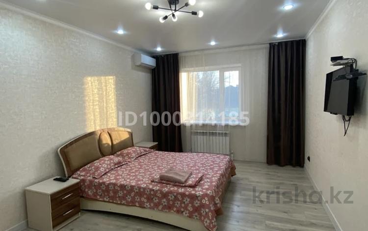 1-бөлмелі пәтер · 51 м² · 3/9 қабат, Школьник,Универмаг,8 школа, бағасы: 12 000 ₸ в Уральске — фото 14