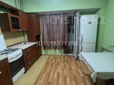2-бөлмелі пәтер · 60 м² · 3/5 қабат, Наурызбайбатыр 29 — Автовокзал, бағасы: 200 000 ₸ в Каскелене