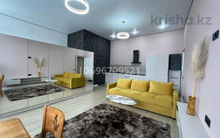 1-комнатная квартира, 45 м², 2/9 этаж, Кайым Мухамедханов 23а