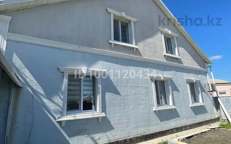 Отдельный дом · 7 комнат · 230 м² · 10 сот., мкр Лесхоз, 54 — Кубаш Медеубаева за 35 млн 〒 в Атырау — фото 2
