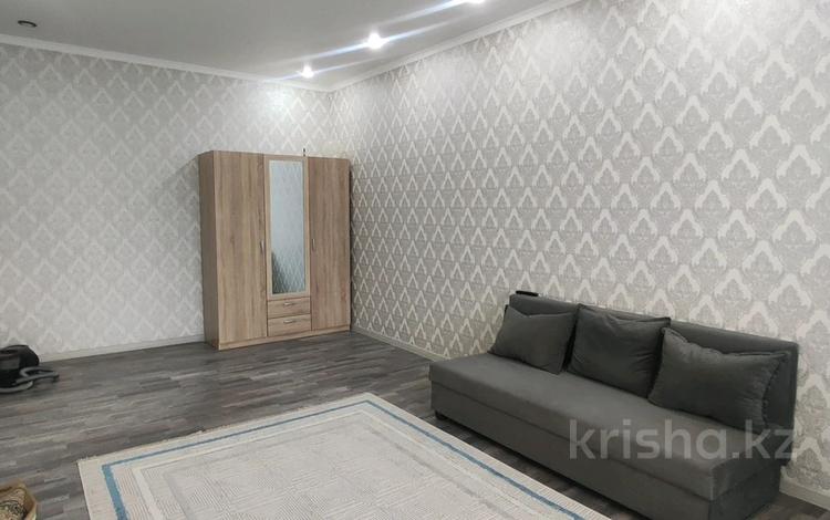 1-комнатная квартира · 45 м² · 2/8 этаж, мкр 4 33 за 130 000 ₸ в Уральске — фото 2