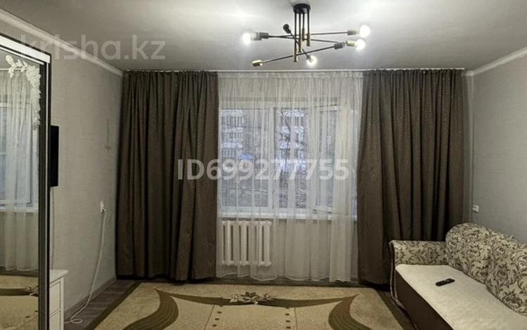 2-комнатная квартира · 40 м² · 1/10 этаж, Майкудук, Майкудук, мкр Голубые пруды — Торговый дом "Айгерим", ресторан "Заман" за 15 000 ₸ в Караганде, Алихана Бокейханова р-н — фото 9