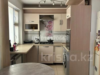 3-бөлмелі пәтер · 60 м² · 1/5 қабат, Богенбай батыра 43/2 — угол Бейбитшилик Богенбая, бағасы: 30 млн ₸ в Астане, Сарыарка р-н
