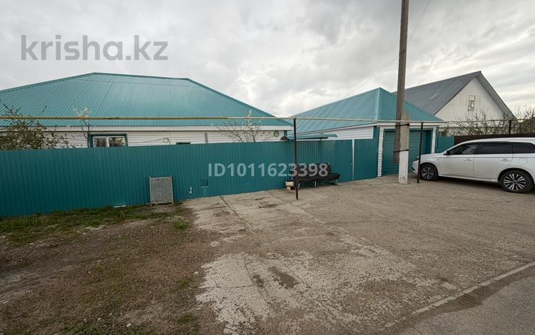 Отдельный дом · 4 комнаты · 200 м² · 10 сот., Акселен 53 за 26 млн ₸ в Аксае — фото 2