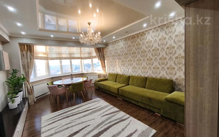 3-бөлмелі пәтер · 90 м² · 7/9 қабат, проспект студенческий 190 б — 1й поликлиники, университет, колледж Каспий, бағасы: 50 млн ₸ в Атырау — фото 2
