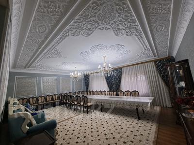 Дом · 7 комнат · 300 м², Есенов 39 — Кошербаева за 100 000 〒 в 