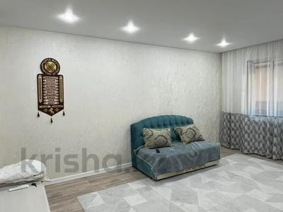 3-бөлмелі пәтер · 90 м² · 1/10 қабат, Юго-Восток ш/а., Сарыарка 31, бағасы: 33 млн ₸ в Караганде, Казыбек би р-н