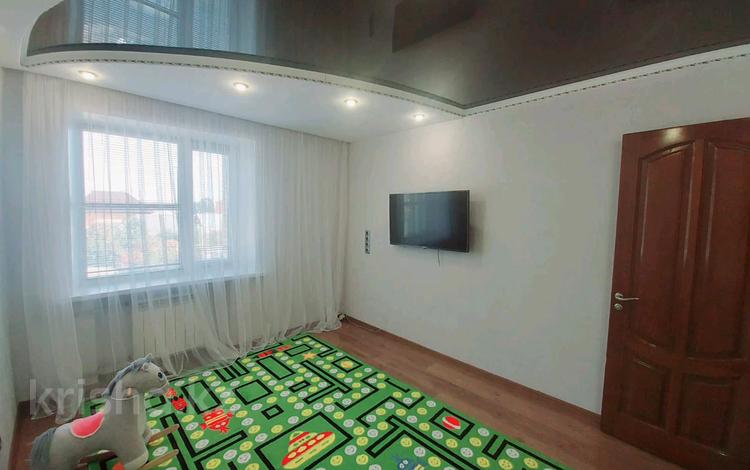 3-комнатная квартира · 63 м² · 3/5 этаж, Мухита 80 за 180 000 ₸ в Уральске — фото 2