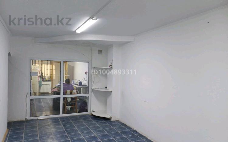 Свободное назначение, офисы, магазины и бутики, образование, кабинеты и рабочие места · 20 м² за 100 000 〒 в Актобе, Сазда-1 — фото 2