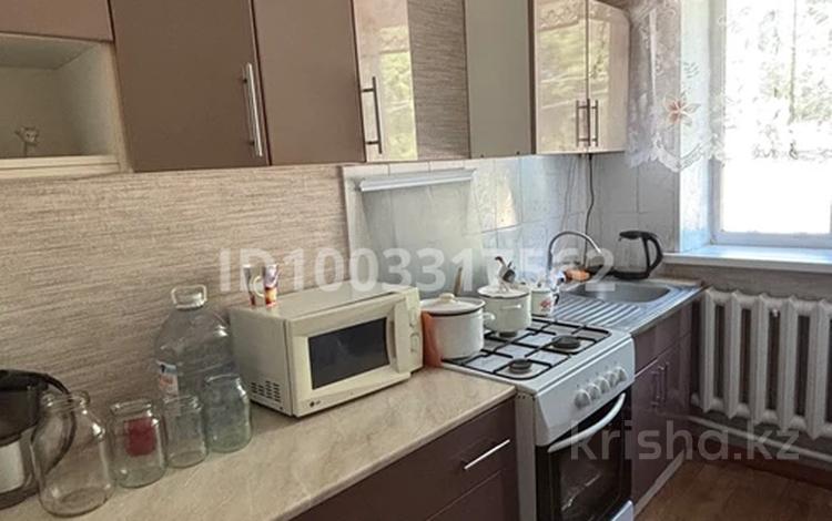 3-комнатная квартира · 54.2 м² · 2/2 этаж, Пришахтинск, Методическая за 20 млн ₸ в Караганде, Алихана Бокейханова р-н — фото 2