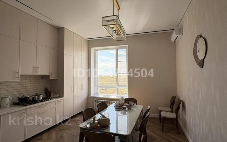 4-комнатная квартира · 165 м² · 4/5 этаж, мкр. Алтын орда 357 за 90 млн ₸ в Актобе — фото 2