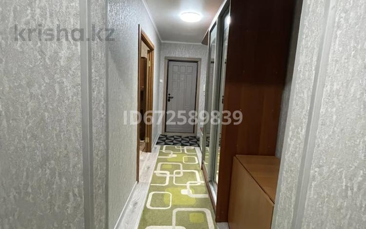 4-комнатная квартира, 80 м², 9/9 этаж, Рыскулова — Би боранбя за 24 млн 〒 в Семее — фото 11
