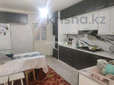 Отдельный дом · 5 комнат · 100 м², 1 пер. Кылышбай Акын 4 "А" — улица Казыбек би-Ташкентская за 150 000 〒 в Таразе