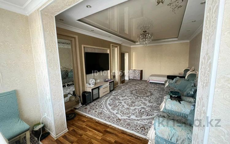 3-комнатная квартира · 108 м² · 9/9 этаж, мкр Аксай-1А 28 за 52 млн ₸ в Алматы, Ауэзовский р-н — фото 2