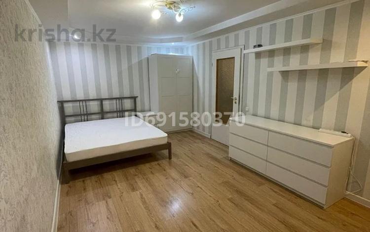 1-комнатная квартира, 31 м², 3/4 этаж помесячно, Габдуллина 76А — Атакент