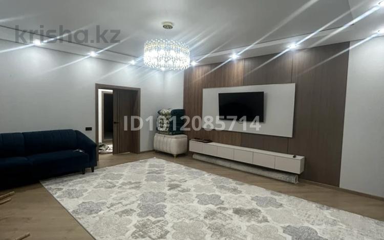 3-комнатная квартира · 100 м² · 10/10 этаж, мкр. Алтын орда 5Е за 37 млн ₸ в Актобе — фото 2