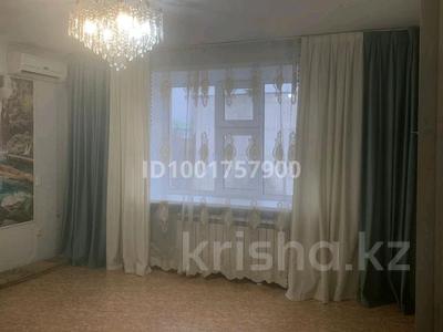 4-комнатная квартира · 69.9 м² · 4/9 этаж, мкр 5, Пр А. Молдагуловой — Пр. А. Молдагуловой за 18 млн ₸ в Актобе