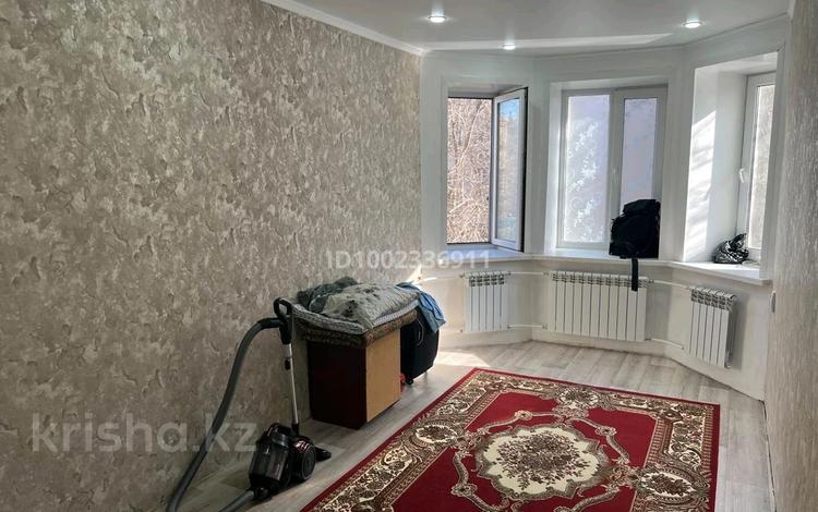 3-бөлмелі пәтер · 65.7 м² · 2/3 қабат, Л.Толстого 27/1 — Неусыпова, бағасы: 14 млн ₸ в Уральске — фото 2