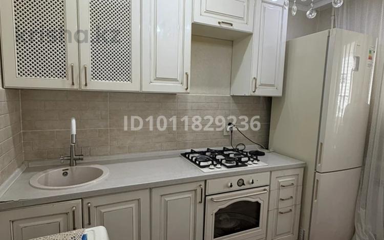 3-комнатная квартира · 67 м² · 2/5 этаж, ул. Льва Толстого 129 за 25 млн 〒 в Уральске, мкр Школьник — фото 2