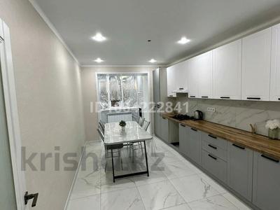 2-бөлмелі пәтер · 84 м² · 5/5 қабат, мкр Строитель, Циалковский 5А 28 — Рынок Аяжан, бағасы: 160 000 〒 в Уральске