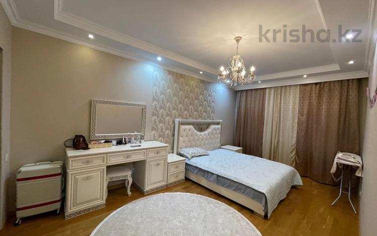 3-комнатная квартира, 107 м², 11/12 этаж помесячно, Айнаколь 60