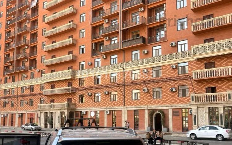2-комнатная квартира · 80 м² · 3/15 этаж, 17-й мкр, ​17-й микрорайон 6 за 12 000 ₸ в Актау — фото 2