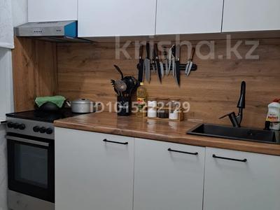 2-бөлмелі пәтер · 48 м² · 2/5 қабат, 13-шағынаудан 27, бағасы: 11 млн ₸ в Караганде, Алихана Бокейханова р-н
