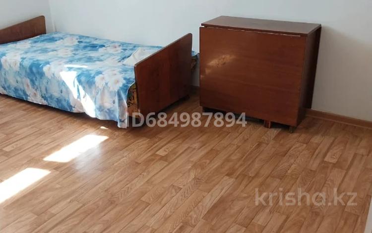 3 комнаты · 30 м² · 1 этаж, мкр Строитель, Лиственная 17 за 45 000 ₸ в Уральске — фото 11