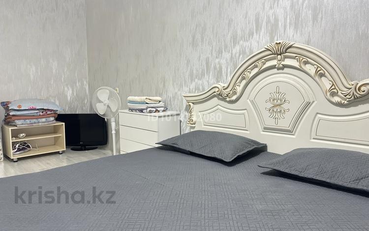 1-комнатная квартира · 50 м² · 2/5 этаж, мкр 5, АБИЛХАЙРХАН 57 А — Нурдаулет-Стадион-Есет батыр-Айгерим клиника-Багетта кафе за 2 000 ₸ в Актобе — фото 2