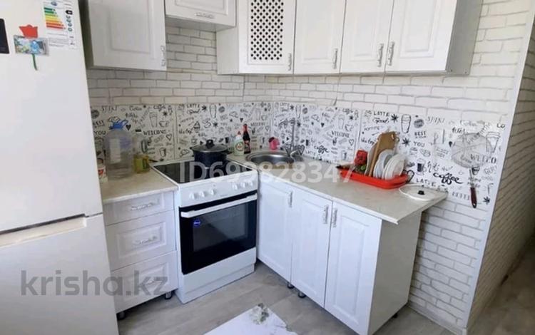2-бөлмелі пәтер · 47 м² · 5/5 қабат, Гарышкерлер 26 — На бульваре, бағасы: 11 млн ₸ в Жезказгане — фото 2