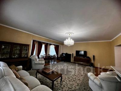 Отдельный дом · 6 комнат · 438 м² · 20 сот., Панель Центр за 170 млн 〒 в Караганде, Казыбек би р-н