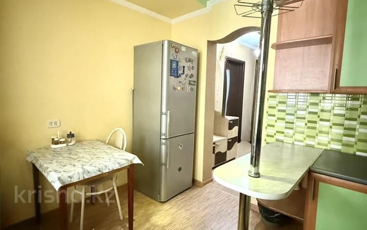 1-бөлмелі пәтер · 35.2 м² · 1/5 қабат, 4 ш/а, бағасы: 12.4 млн ₸ в Уральске, мкр 4 — фото 2
