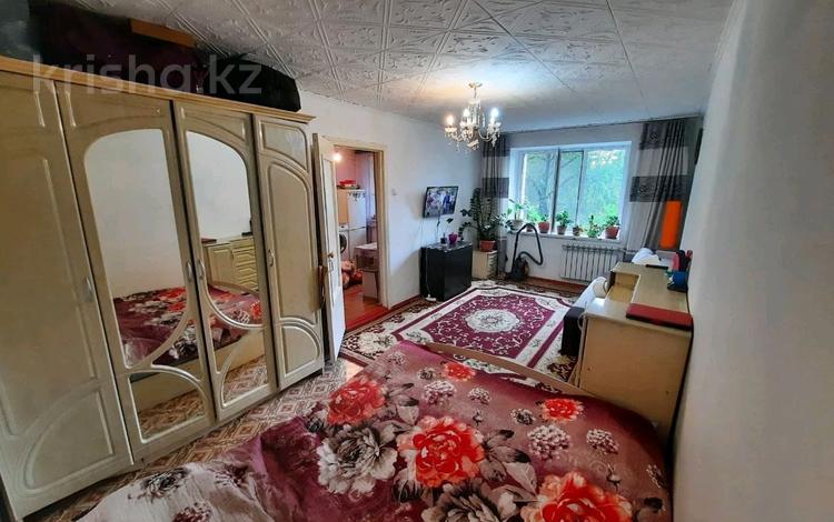 1-комнатная квартира, 38 м², 1/5 этаж, 4 мкр за 9.5 млн 〒 в Талдыкоргане, мкр Жастар — фото 2