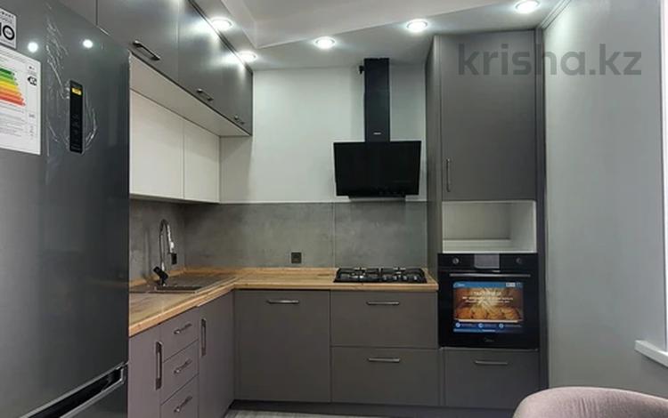 3-комнатная квартира · 67 м² · 2/4 этаж, Абая 33 за 35.4 млн ₸ в Караганде, Казыбек би р-н — фото 2