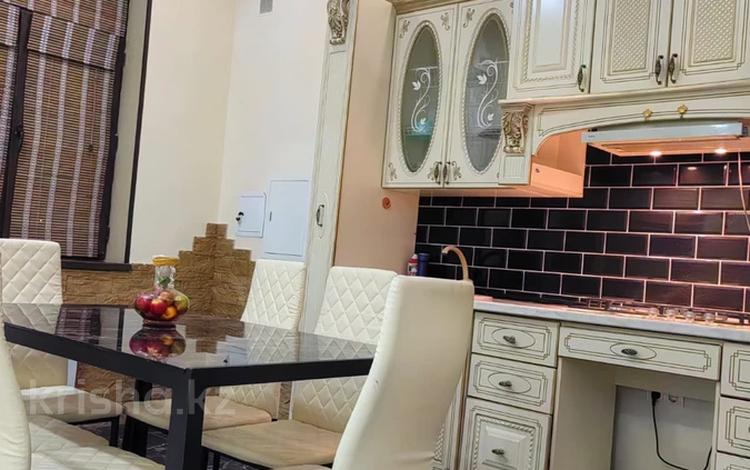 1-комнатная квартира · 72 м² · 10/11 этаж, 16-й мкр 38 — Ж к тан самал находиться возле дома В груп на против 19 мкр в доль дороги внизу кафе бес казан за 12 000 ₸ в Актау — фото 7