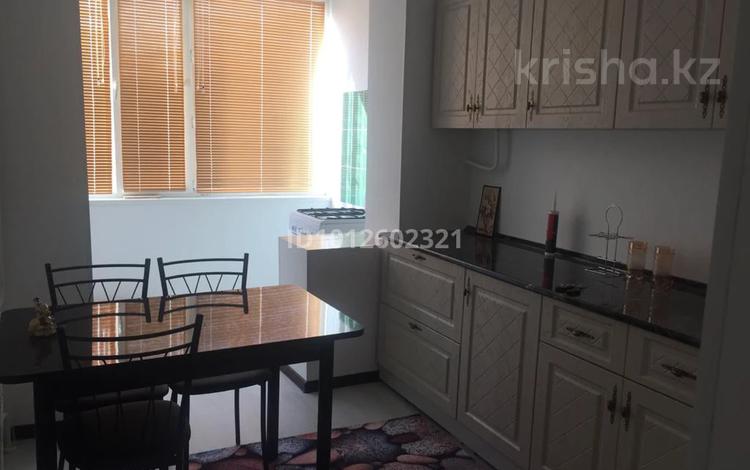 4-комнатная квартира · 90.6 м² · 1/5 этаж, 14-й мкр 3 за 25 000 ₸ в Актау — фото 2