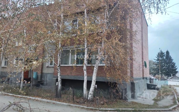 3-бөлмелі пәтер · 64.9 м² · 1/2 қабат, Советская 2 — Во въезде в поселок здание из красного кирпича, бағасы: 11 млн ₸ в Октябрьский — фото 2