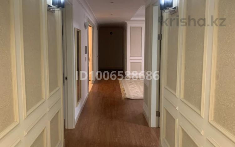 5-комнатная квартира · 250 м² · 11/24 этаж, Кошкарбаева 8 за 165 млн 〒 в Астане, Сарайшык р-н — фото 2