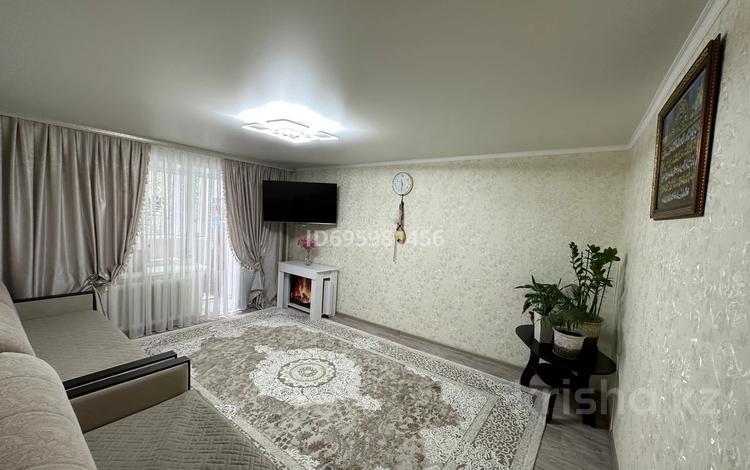 4-комнатная квартира · 74 м² · 2/6 этаж, Баймагамбетова — Магазин Болашак за 30 млн ₸ в Костанае — фото 2