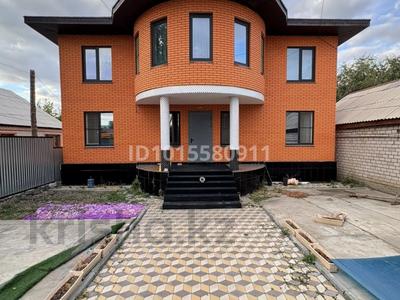 Отдельный дом · 4 комнаты · 270 м² · 6 сот., Старый город, Карасай батыра 82 за 85 млн ₸ в Актобе