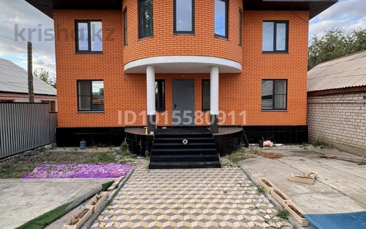 Отдельный дом · 4 комнаты · 270 м² · 6 сот., Старый город, Карасай батыра 82 за 85 млн ₸ в Актобе — фото 2