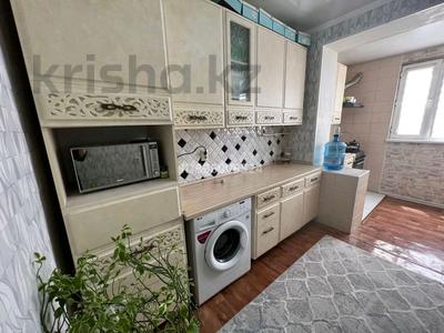 3-комнатная квартира, 75 м², 5/5 этаж, 27-й мкр 32 — Срочно продаю квартира 27 микрорайон 32 дом возле садик школа и.т за 16 млн 〒 в Актау, 27-й мкр